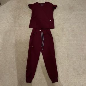 Figs Scrub Set - Maroon